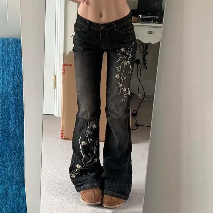 Jean évasé taille basse pour femmes
