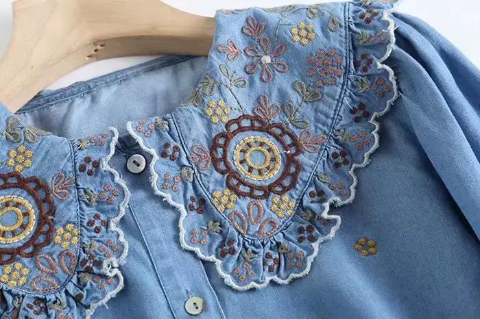 Chemise en denim brodée pour femmes