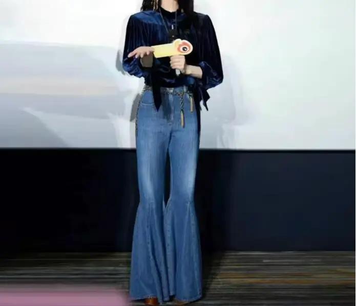 Jeans rétro bleu taille haute évasés et ajustés