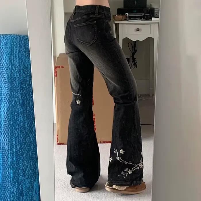Jean évasé taille basse pour femmes