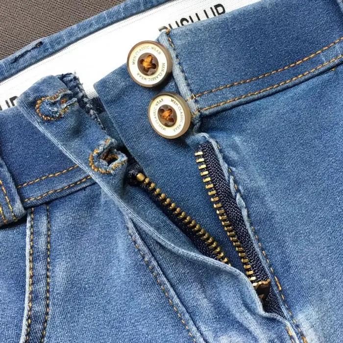 Jeans moulants taille basse pour femmes