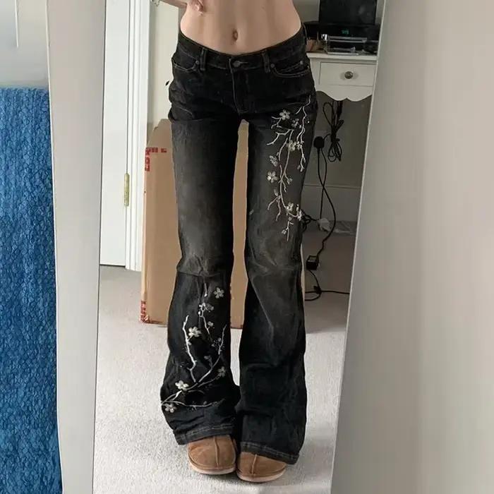 Jean évasé taille basse pour femmes