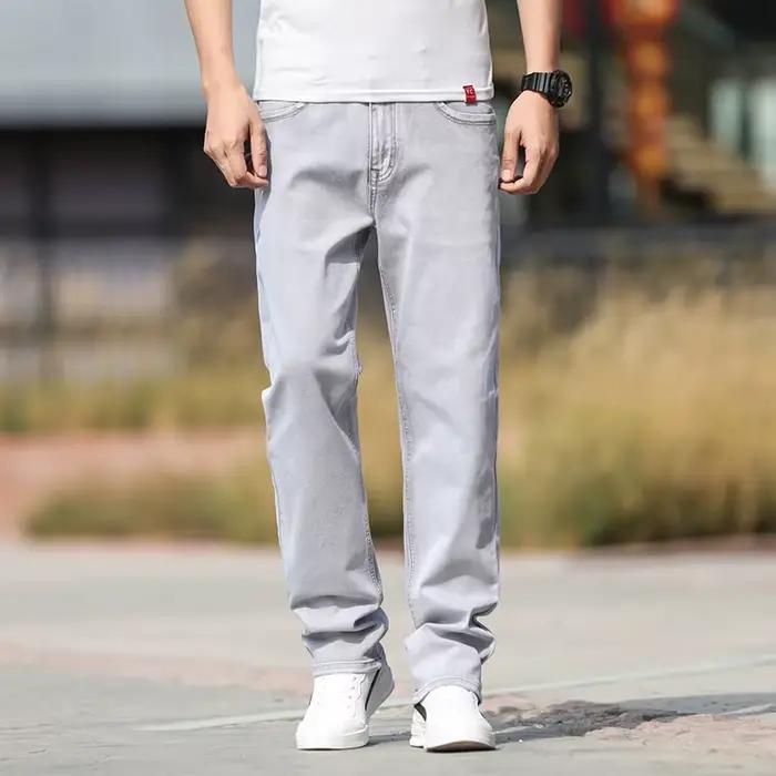 Nouveau jean droit ample et léger pour homme