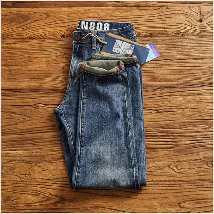 Jeans décontractés en coton bleu droit slim pour hommes avec effet usé et poches pour une élégance quotidienne