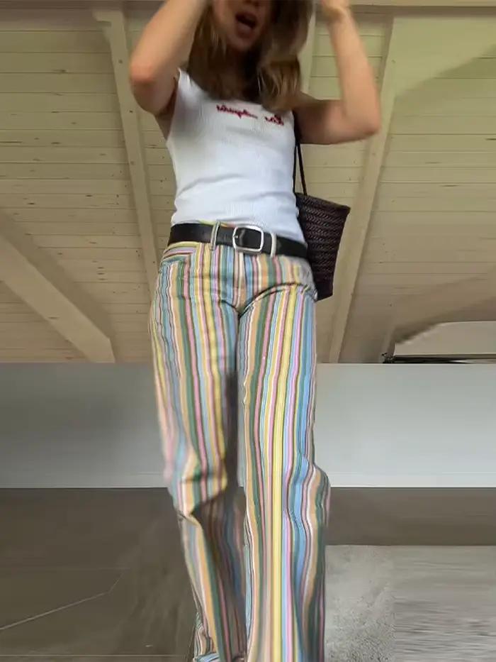 Pantalon large en jean tressé à rayures colorées effet arc-en-ciel taille basse coupe droite pour femme – Collection Printemps-Été 2026 Chic et Décontracté