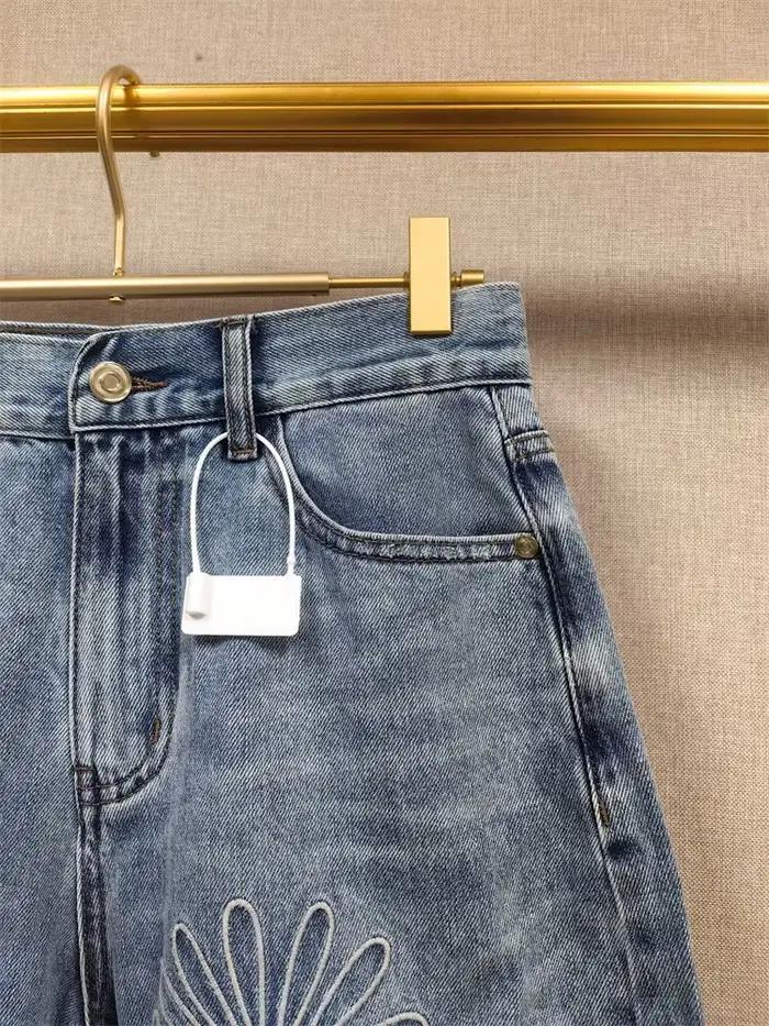 Shorts en jean brodés ajourés à fleurs pour femme