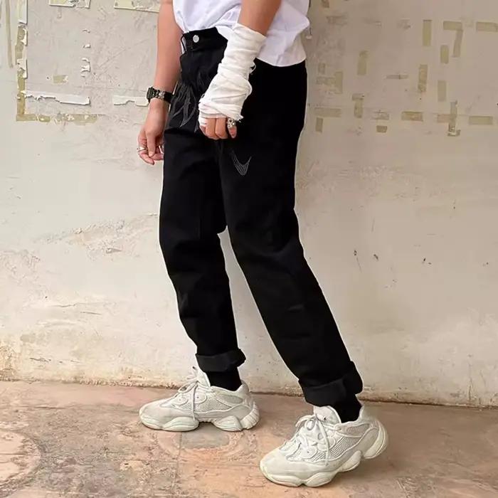 Jean Slim Noir avec Lettres Brodées Pantalon Streetwear Mode Hip Hop Long FjRopa 2024 Y2K Occasions Spéciales