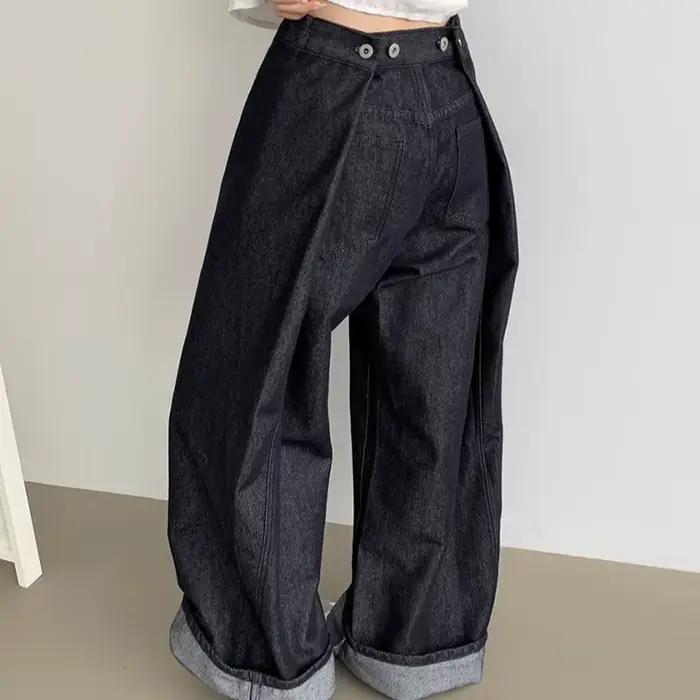 Pantalon denim taille haute pour femmes avec jambes larges, style décontracté, matériau adoucissant, fermeture bouton volant, disponible en noir et différentes tailles