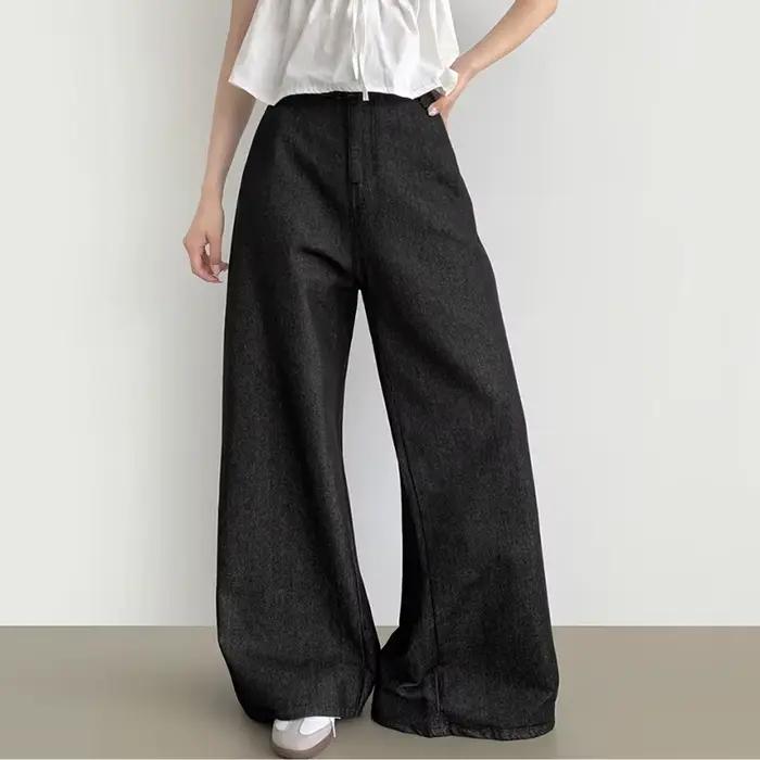 Pantalon denim taille haute pour femmes avec jambes larges, style décontracté, matériau adoucissant, fermeture bouton volant, disponible en noir et différentes tailles