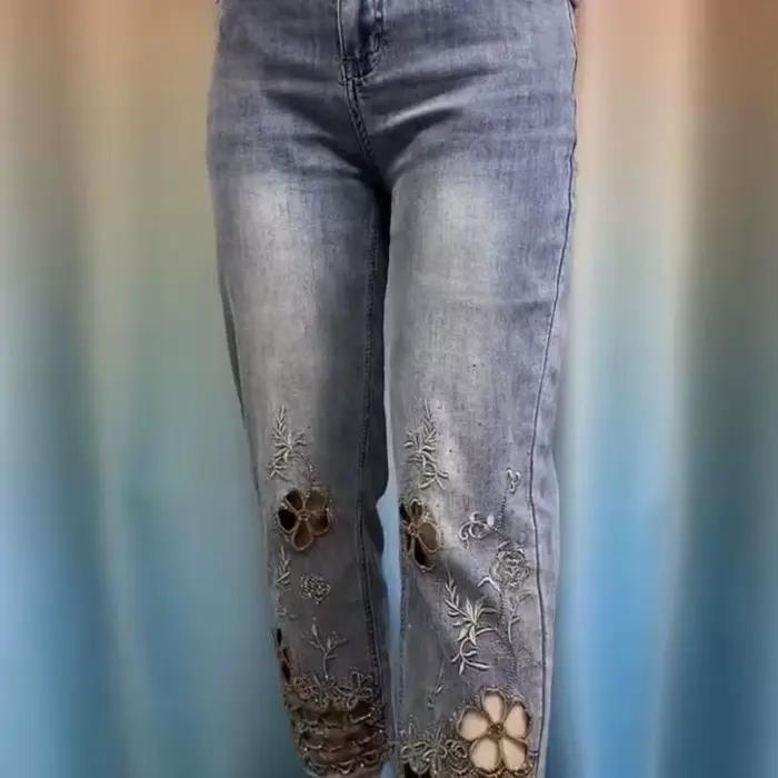 Pantalon tube en jean brodé ajouré haut de gamme pour femme style cigarette nouvelle collection été 2026 fin et élégant adapté pour diverses occasions
