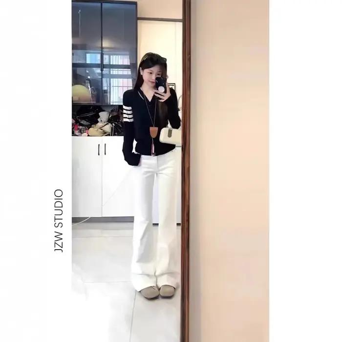 Jean blanc taille haute micro-évasé pour femme
