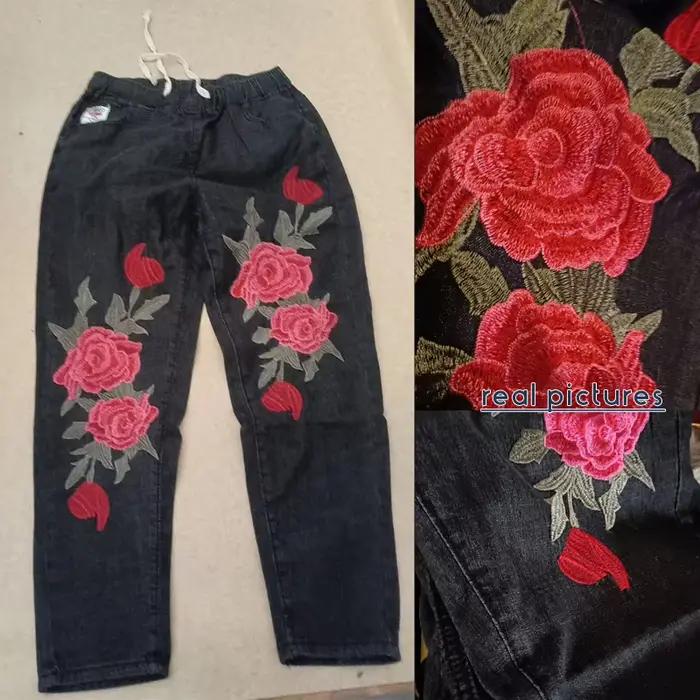 Pantalon en Denim brodé de fleurs