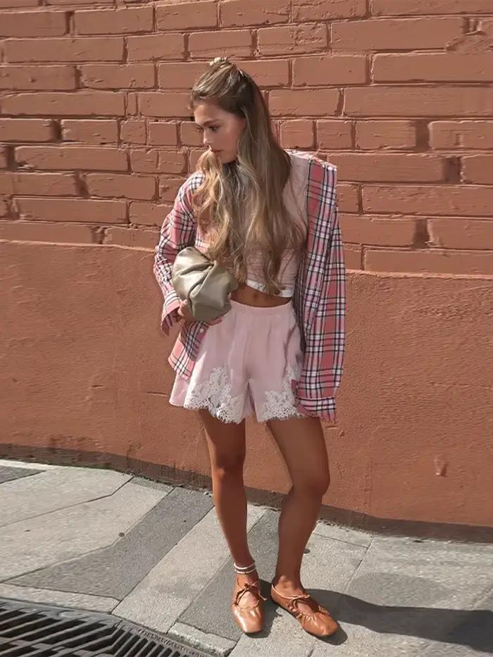 Short en satin sexy pour femmes, ample, taille élastique, chic, mode, couleur unie, patchwork, dentelle, nouvelle collection été 2025, streetwear de fête