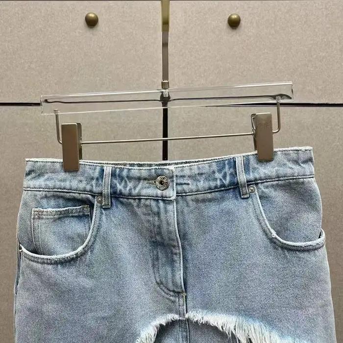 Shorts en jean asymétriques à bords effilochés pour femme