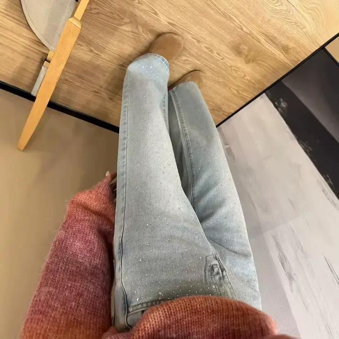 Jean large bleu clair à paillettes diamantées pour femme