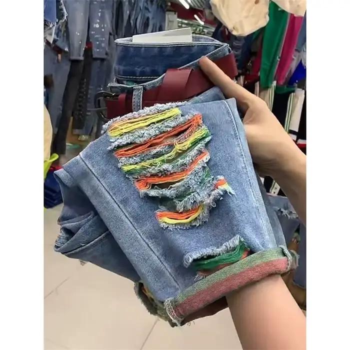 Pantalon court en denim avec trou de dessin de document pour femme