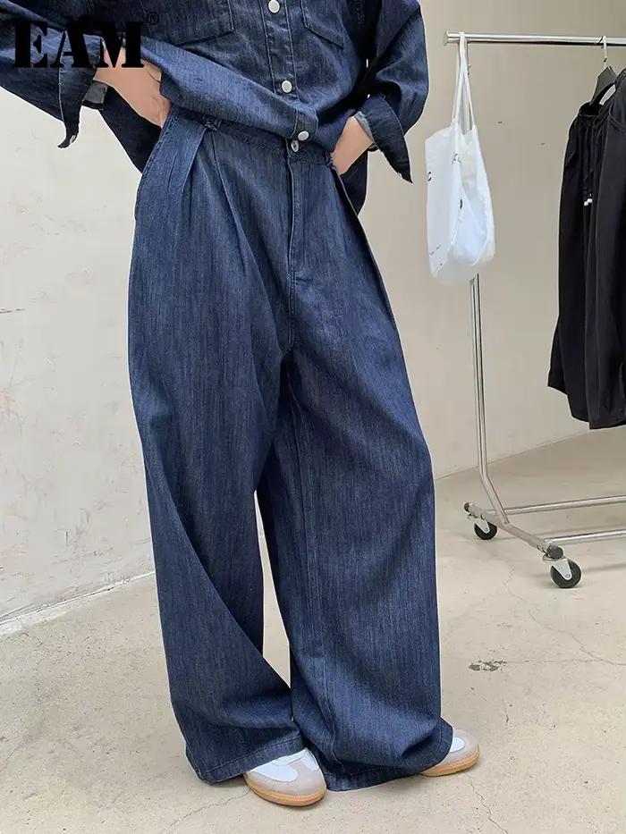 [EAM] taille haute large bleu Denim plissé longue jambe décontractée jean nouvelles femmes pantalons mode marée printemps automne 2026 1DH8349