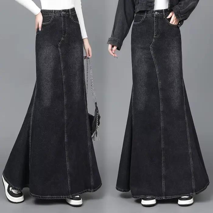 La nouvelle jupe en jean rétro taille haute en queue de poisson pour femmes dans l'automne et l'hiver de 2025 Design moulant et rehaussant les hanches