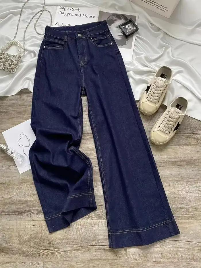 Jean droit bleu pour femmes