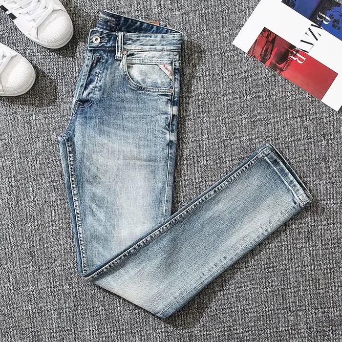 Style italien mode hommes jean rétro bleu clair coupe ajustée déchiré