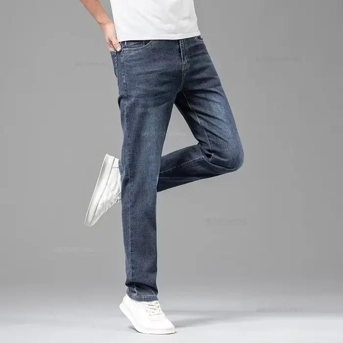 Jean fin pour homme, coupe droite