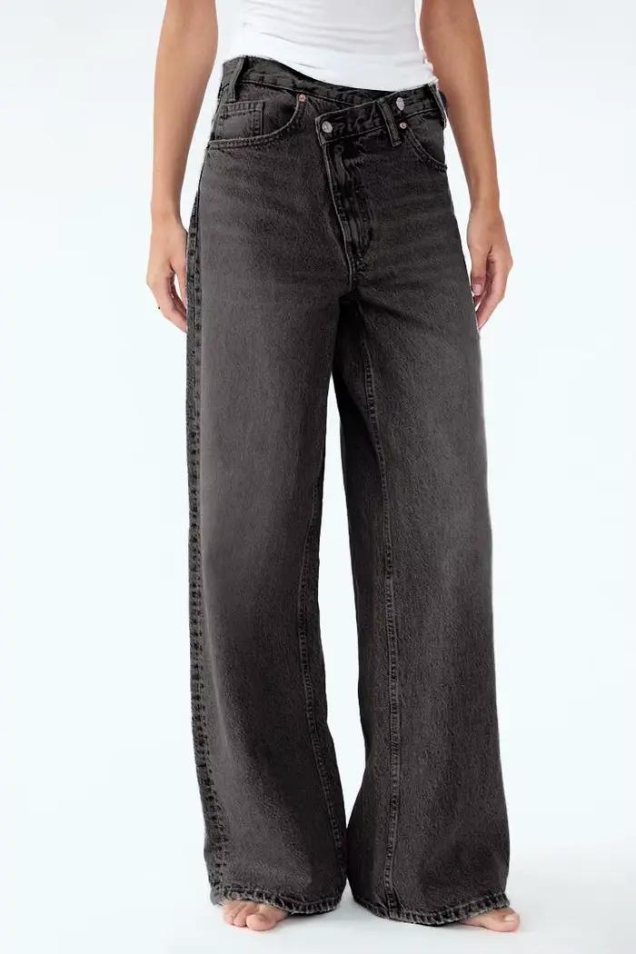2025 Jeans à jambes larges avec boucle diagonale asymétrique Sense Design. Jean ample décontracté ré