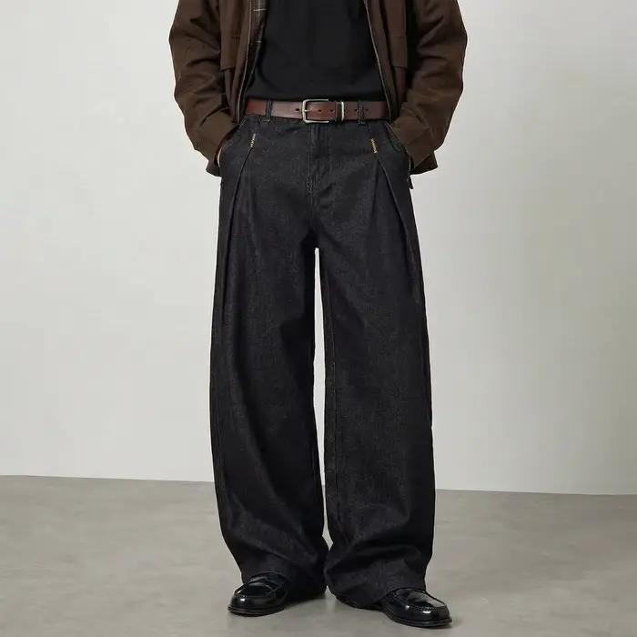 Jean rétro noir Yuan Niu pour homme, collection Printemps 2026, broderie triangulaire texturée faite