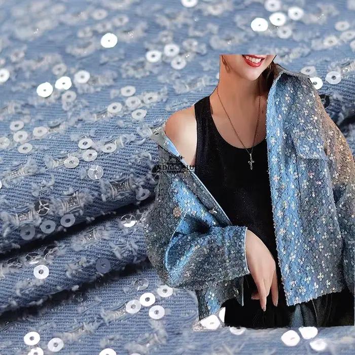 Tissu en denim lavé à l'eau avec paillettes brodées