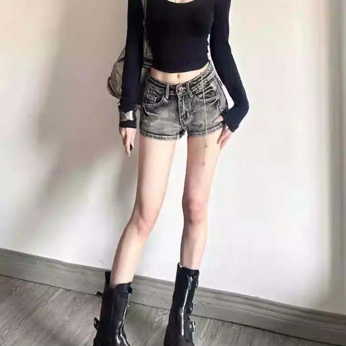 Shorts en jean skinny taille basse rétro noir gris pour femmes 2025 Lavés Amincissants Polyvalents Tendance Hot Pants Style de rue Jeans