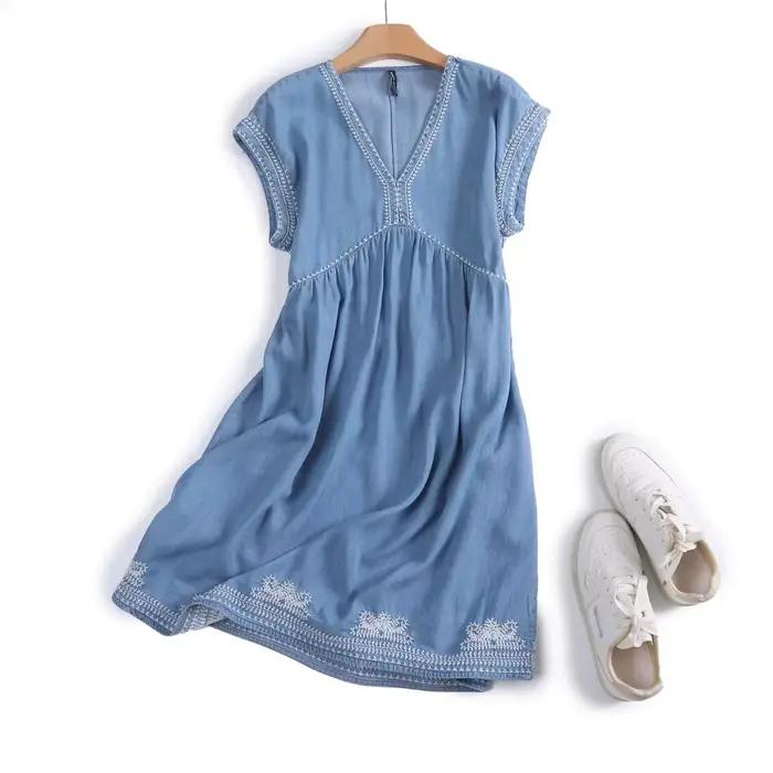 Robe en jean brodée pour femmes