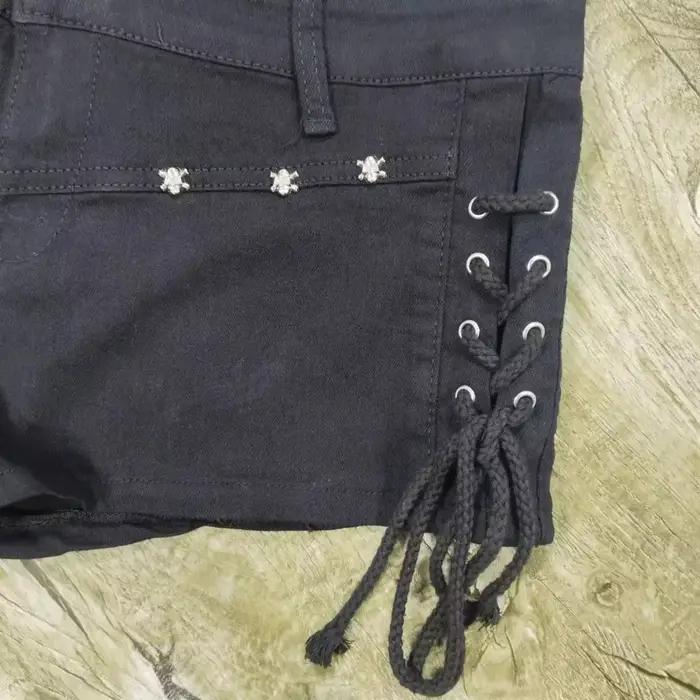 Short en jean noir Y2K taille basse avec lacets et perles pour femmes, style rétro, été 2026, confort et élégance