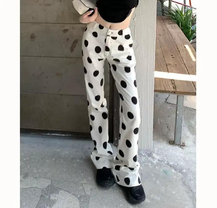 Jean polyester décontracté pour femmes avec coupe slim et évasé légèrement vers les chevilles pour l'automne et l'hiver occassions polyvalentes