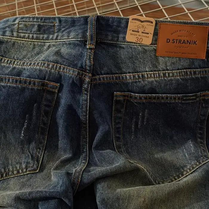 Jean ample à jambe droite pour homme avec trous patchés et lavage en détresse
