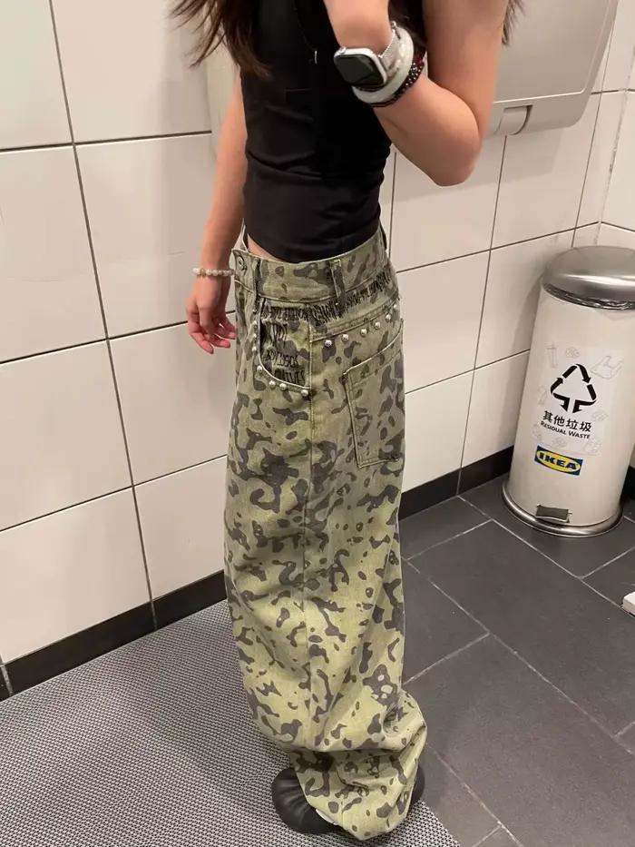 Jeans rétro américaines grande taille délavé camouflage avec rivets coupe ample femme occasions spéciales