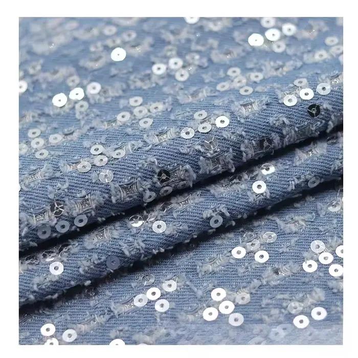 Tissu en denim lavé à l'eau avec paillettes brodées
