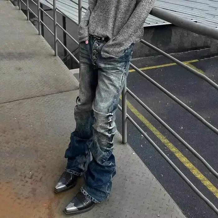 Jeans pour hommes Harajuku Streetwear américain Denim délavé avec boutons Design plissé Pantalons