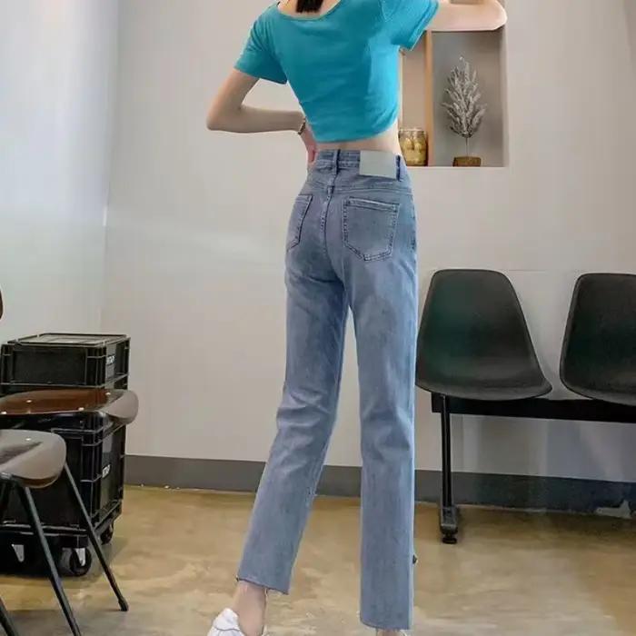 Jean court à jambe droite pour femme