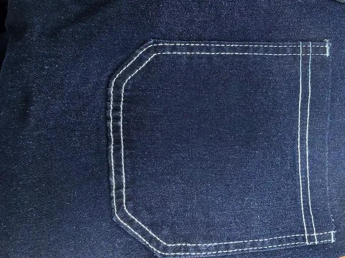 Jean Capri bleu foncé rétro à boucle réglable