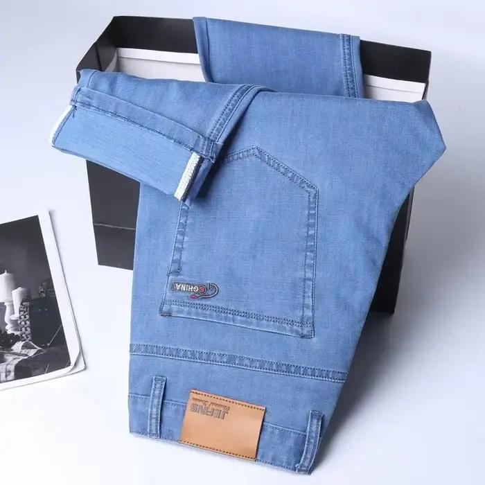 Nouveau jean en denim fin en soie glacée pour homme, bleu, coupe droite, extensible, pantalon en coton, décontracté, léger, printemps été, broderie subtile, tissage adoucissant