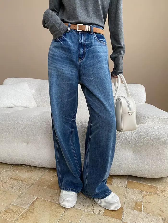 Conception de déconstructiviste relaxante avec jeans à jambes larges taille haute délavés à la couture double face