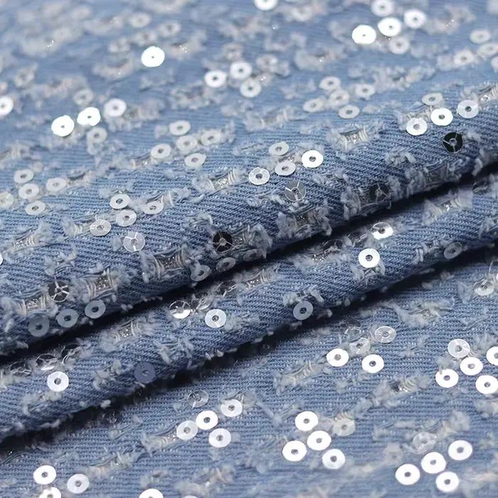 Tissu en denim lavé à l'eau avec paillettes brodées