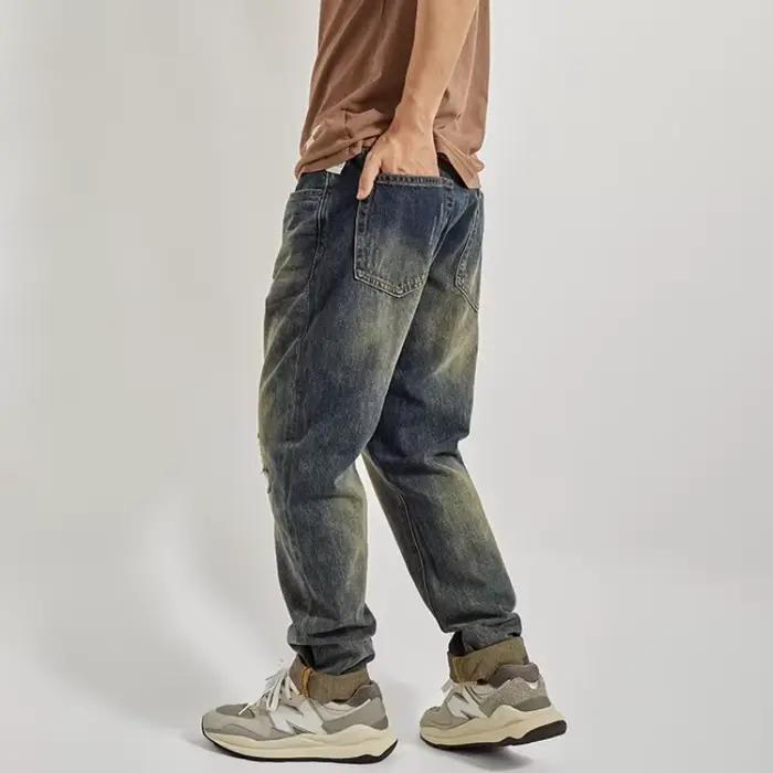 Jean ample à jambe droite pour homme avec trous patchés et lavage en détresse