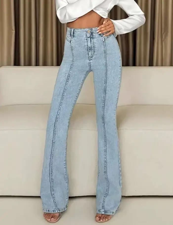 Jeans évasés bleu clair à taille haute pour femmes