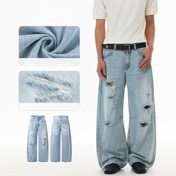Jean déchiré bleu clair délavé tendance été 2026 pour hommes et femmes